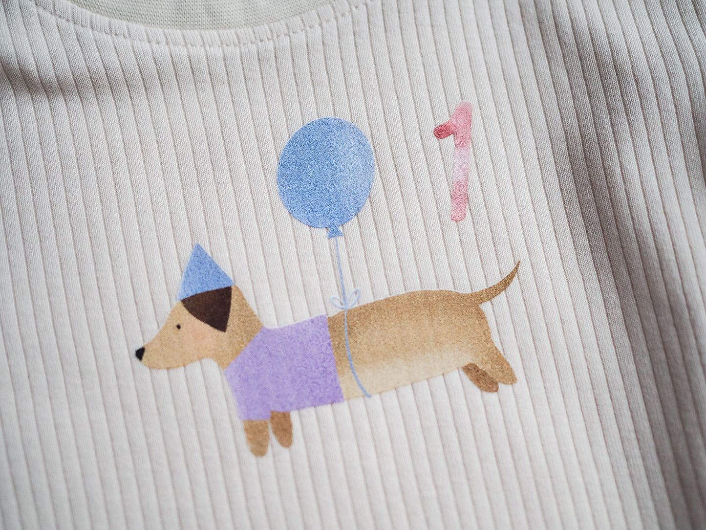 Bügelbild Dackel mit Ballon